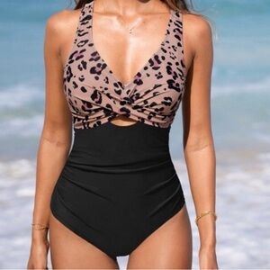 Cupshe swimsuit with tummy control size M